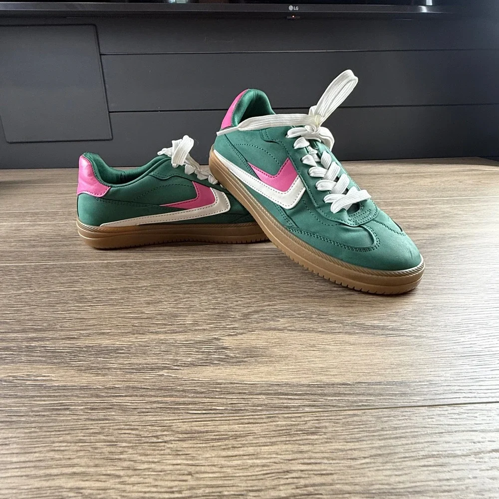 DV by Dolce Vita Sybela Retro Low Top Trainers Lifestyle Casual Green Pink 6.5